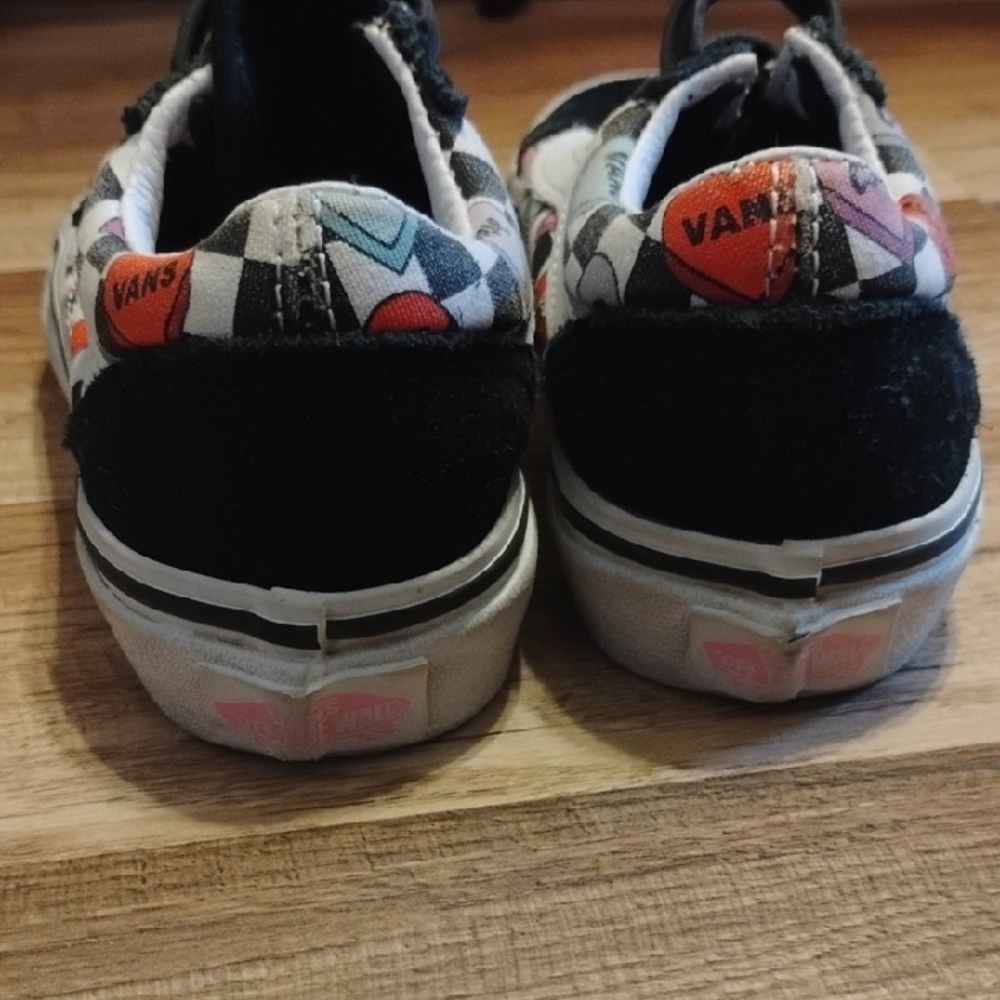 🚨5 For $25🚨Vans Kids 10.5 Black and White Checkered Sneakers with Red Accents - Picture 2 of 5